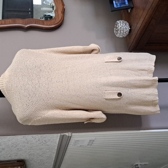 70s vibe lightweight button-up cardigan that's 19 inches long in Size Large. - Picture 3 of 4